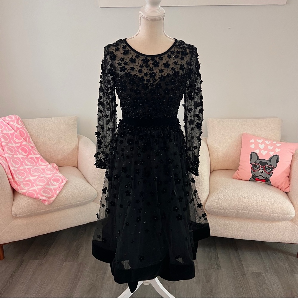 Mac Duggal black velvet floral appliqué cocktail dress-Size 2 🖤✨